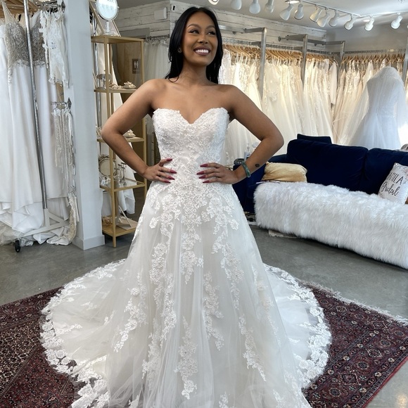 Casablanca Bridal Dresses & Skirts - Elegant Lace Wedding Dress